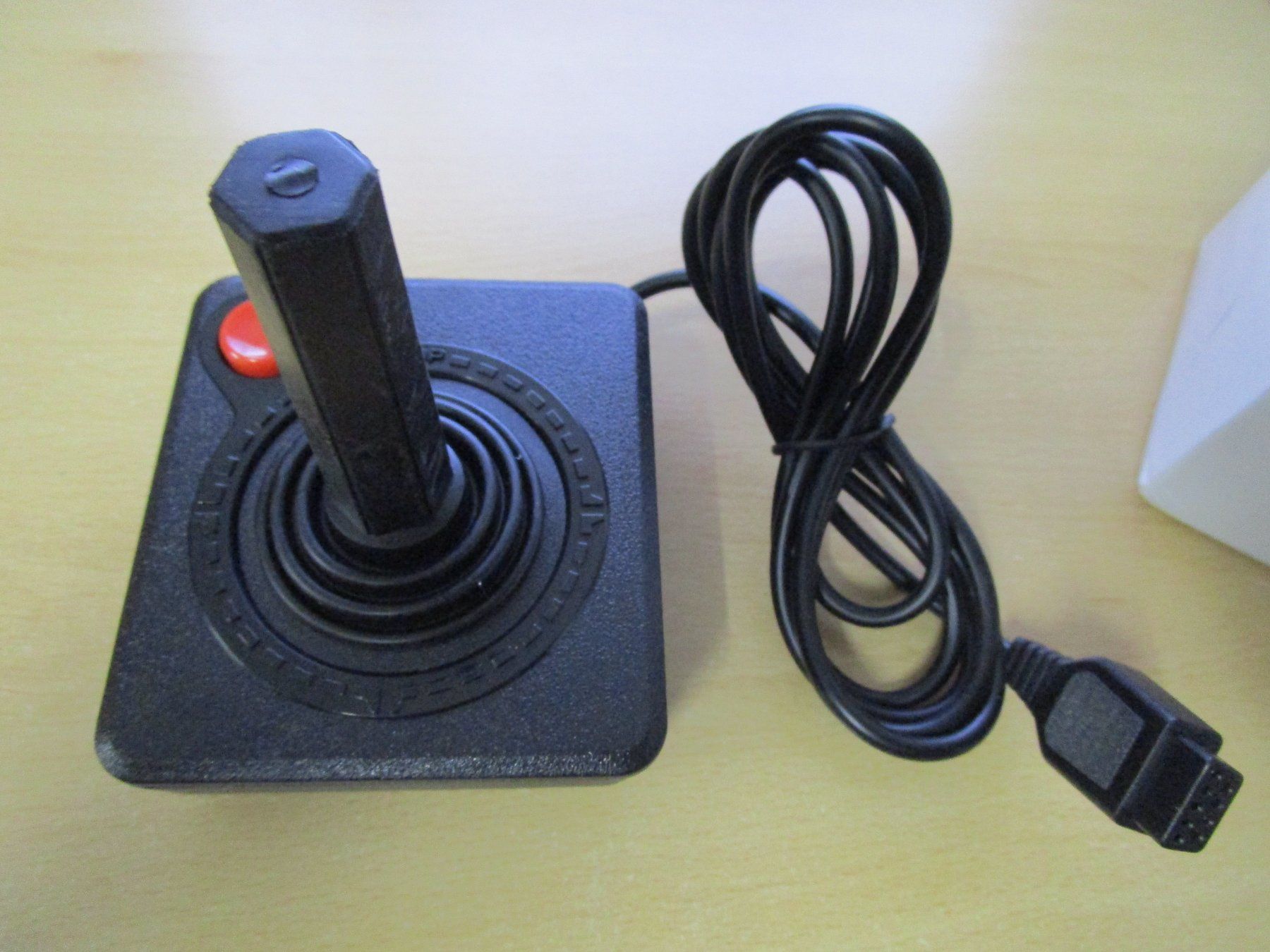 Controller: Atari VCS Joystick - Neuware VCS 2600 VCS 7800 Neu – Nuovo e nell'imballaggio originale da Goldau venduto da agestuffer