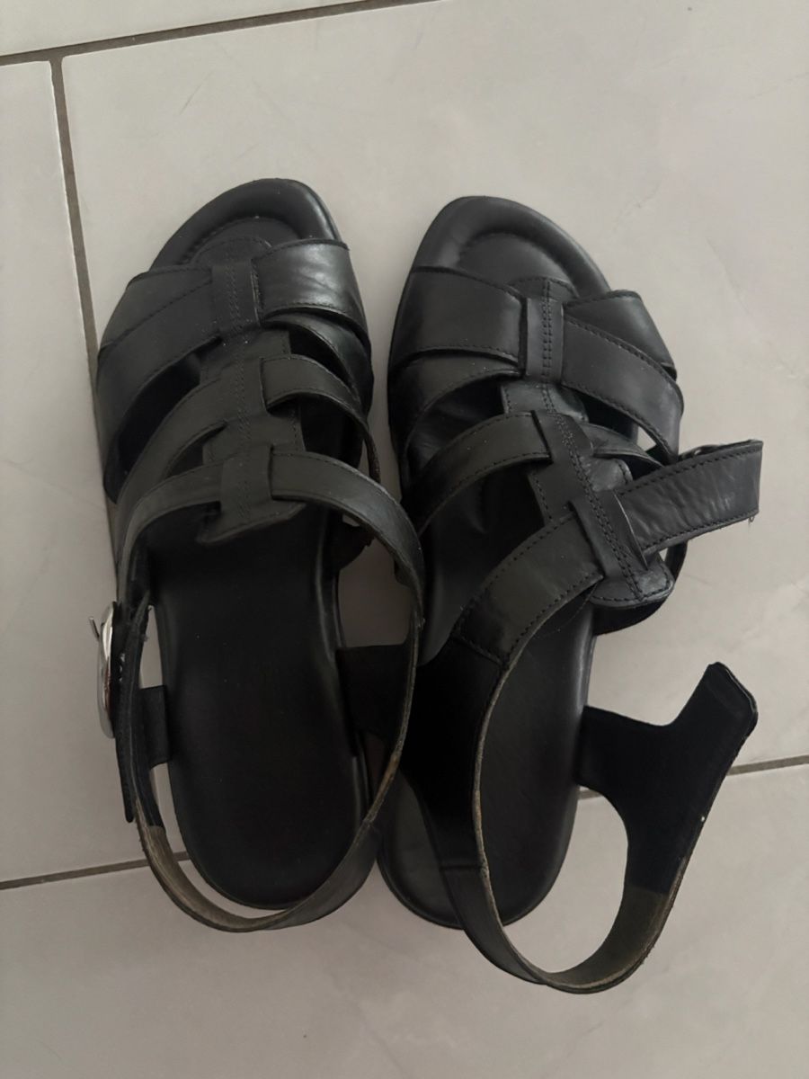 Damenschuhe: Schwarze Sandalen Grösse 38 – Gebraucht aus Winterthur von nik_pr58