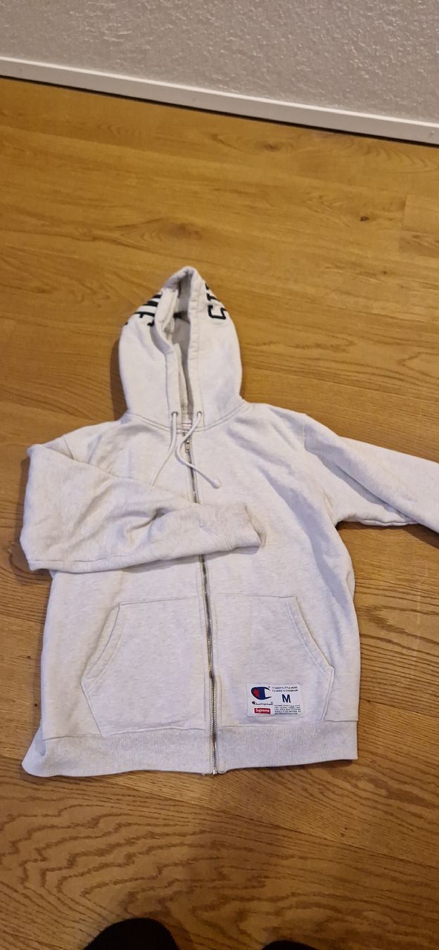 Supreme Giacche: Supreme x Champion Kapuzenpullover  – Usato da Hochfelden venduto da Ni9999