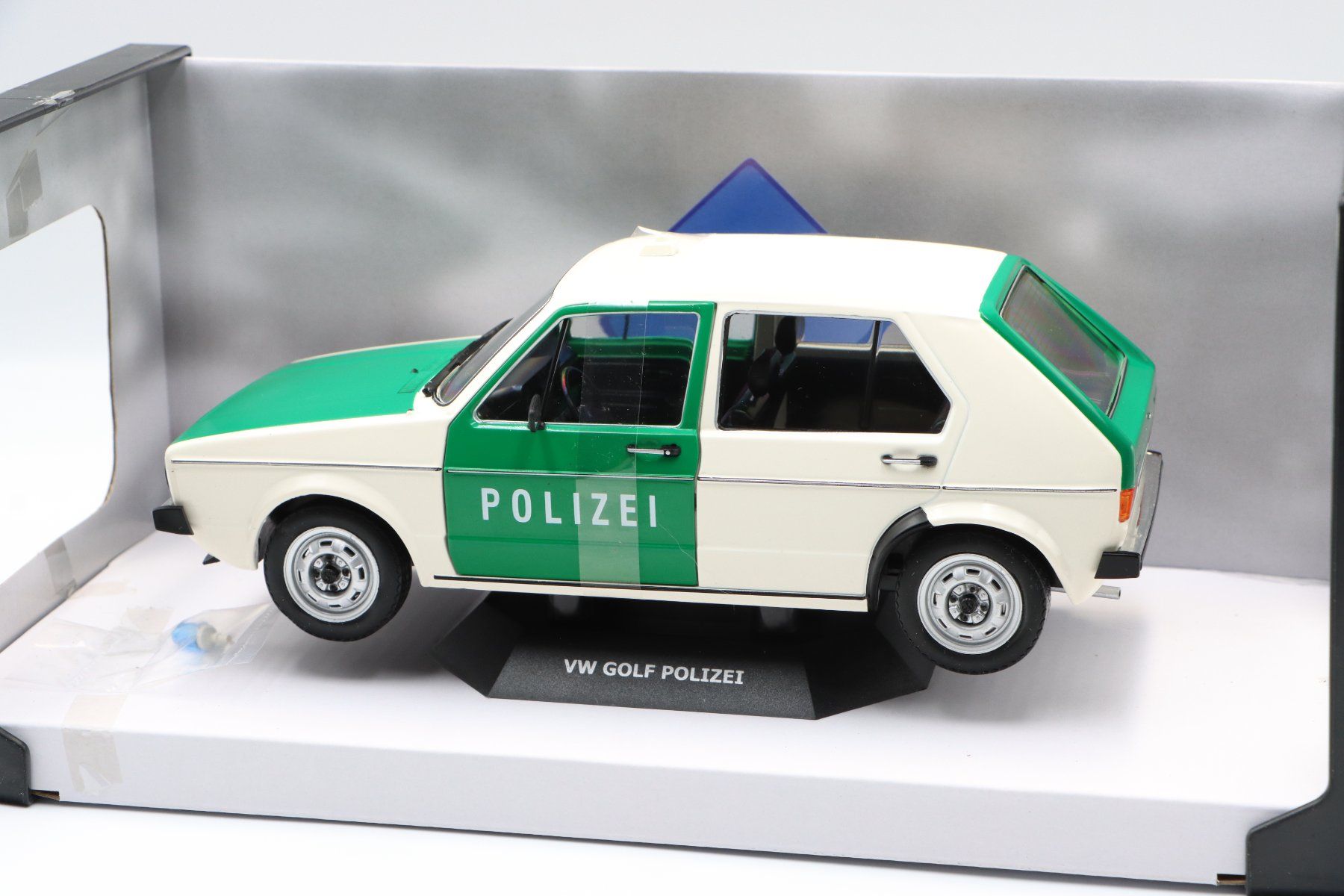 Volkswagen Modellini d'auto: VW Golf 1 1974 Polizei 1:18 Solido – Nuovo e nell'imballaggio originale da Bühl b.Aarberg venduto da modelldiecast 4