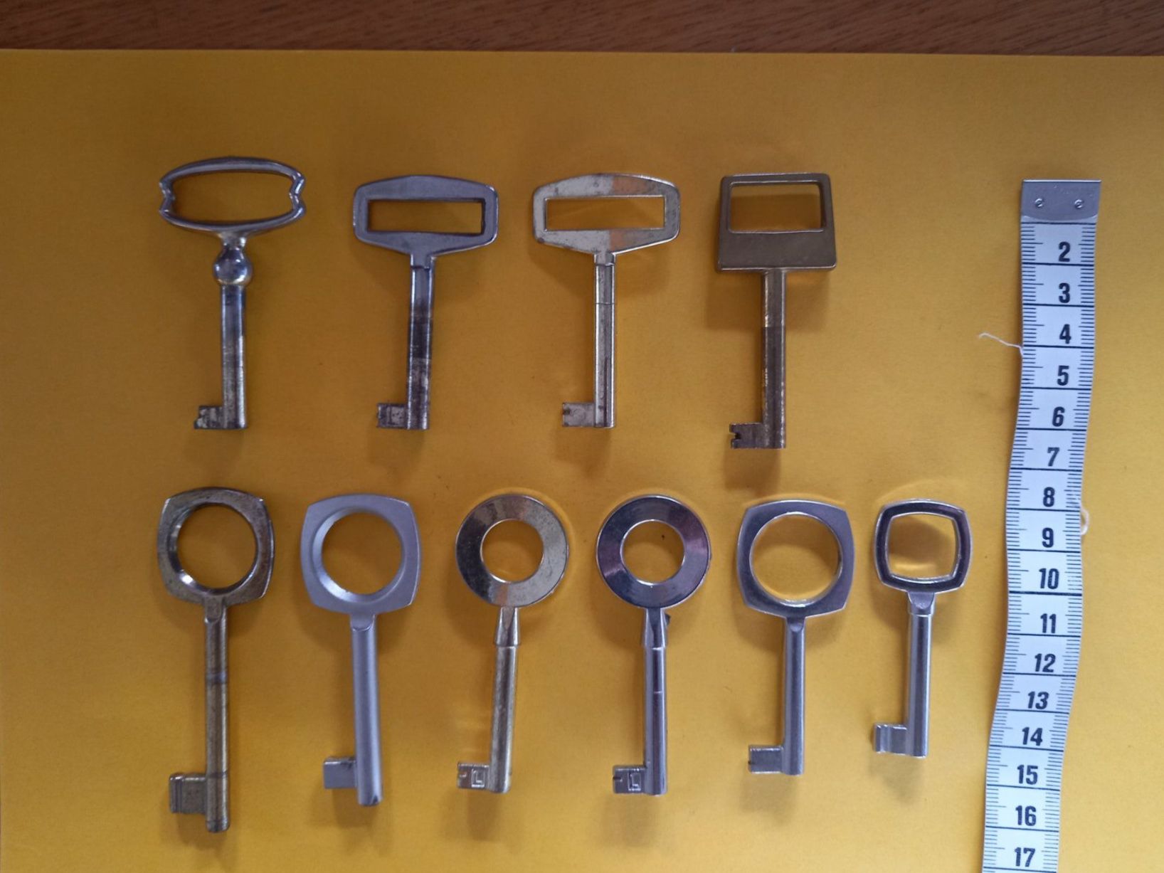 Chiavi: Lot de 10 clefs à panneton pour meubles – Usato da Rossens FR venduto da Souris1 4