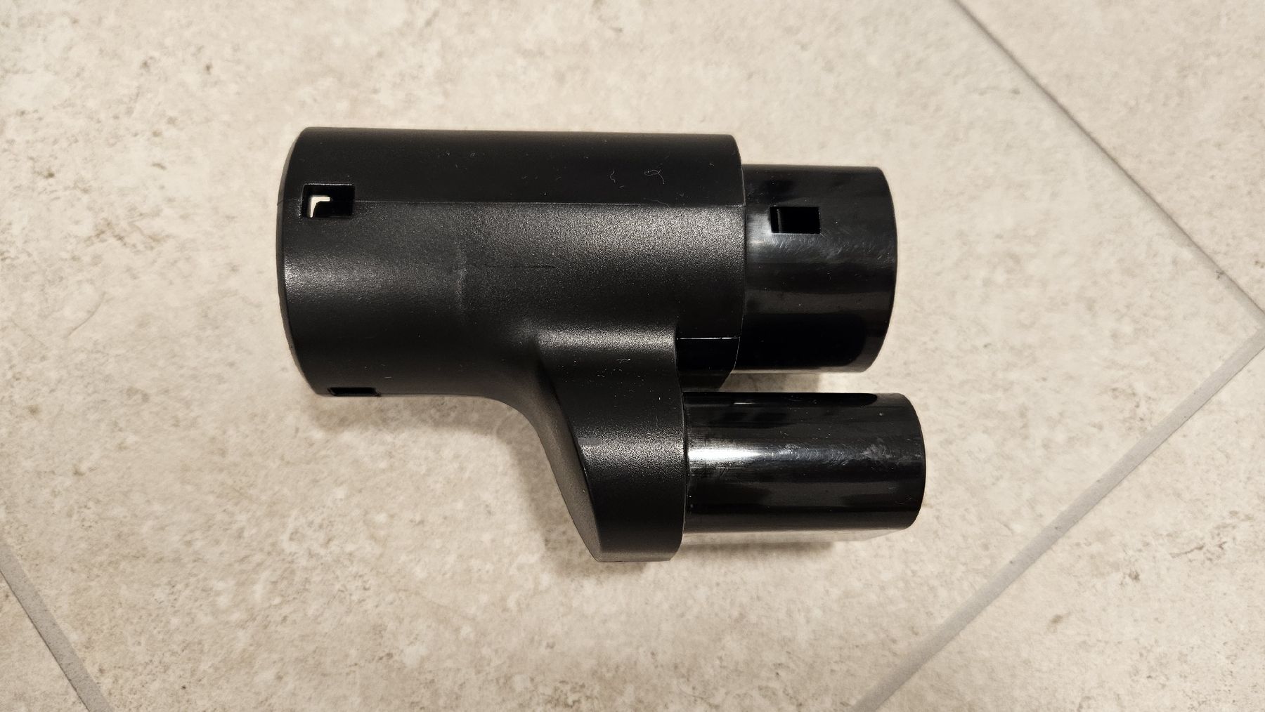 Tesla Toutes les pièces auto: Tesla CCS Adapter – D'occasion à Einsiedeln par Roger515 1