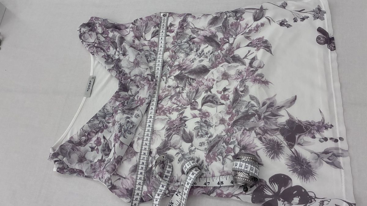 Tops: Sommerliches Blusentop mit Blumenmuster, Grösse M – Gebraucht aus Bäretswil von Viechel 1