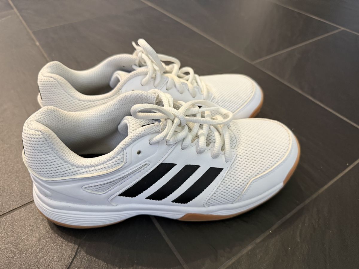 Adidas Scarpe per ragazzi: Adidas Hallenschuh, Grösse 38 – Usato da Oberentfelden venduto da Barbabella21 1