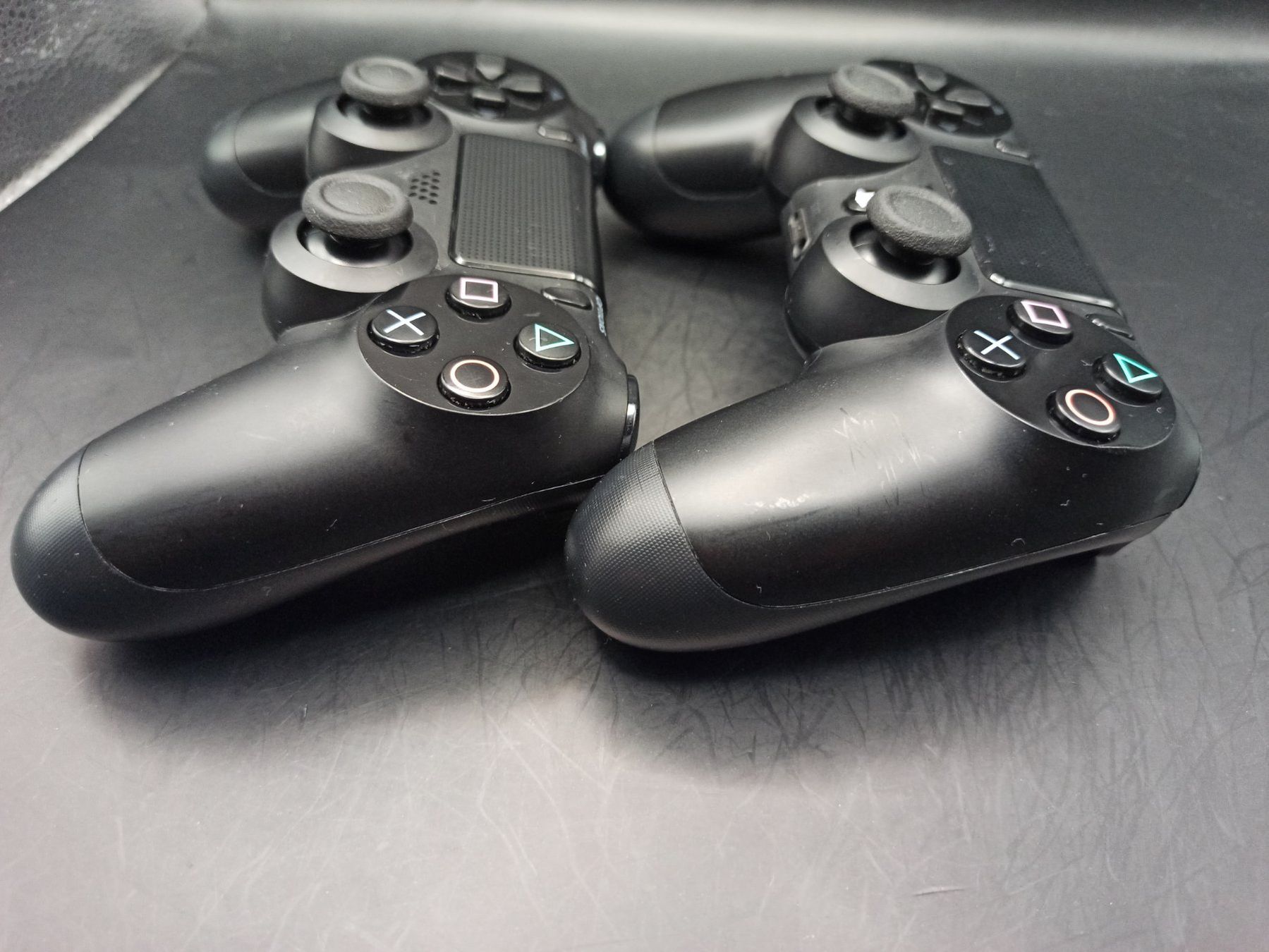 Controller: 2 x Original Controller Sony PS4 Wireless DualShock 4 V1 – Usato da Oberweningen venduto da mar_87mx 4