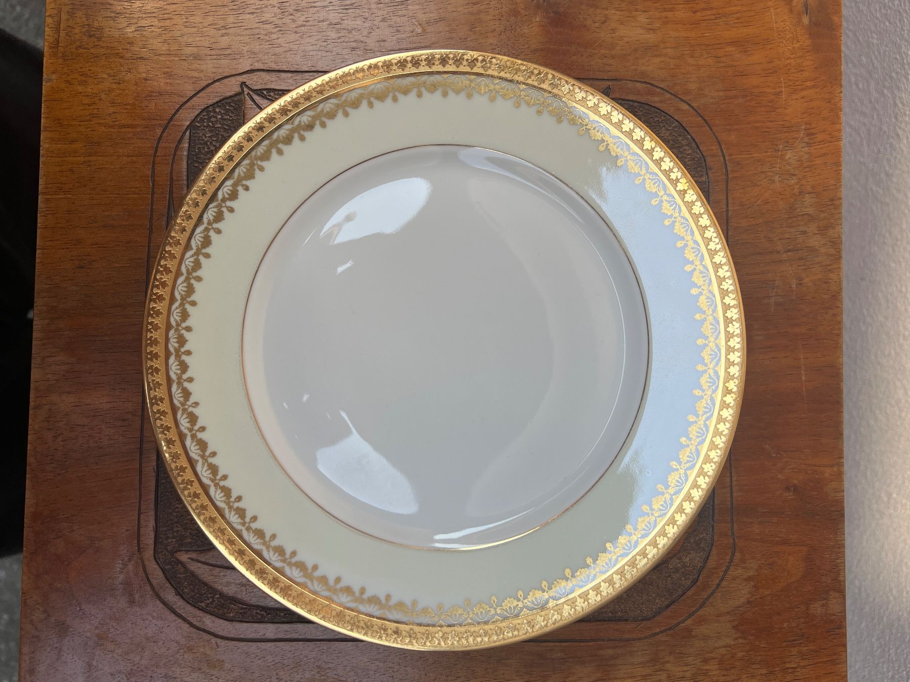 Teller: Zwei Limoges-Dessertteller – Gebraucht aus Riva San Vitale von AM25