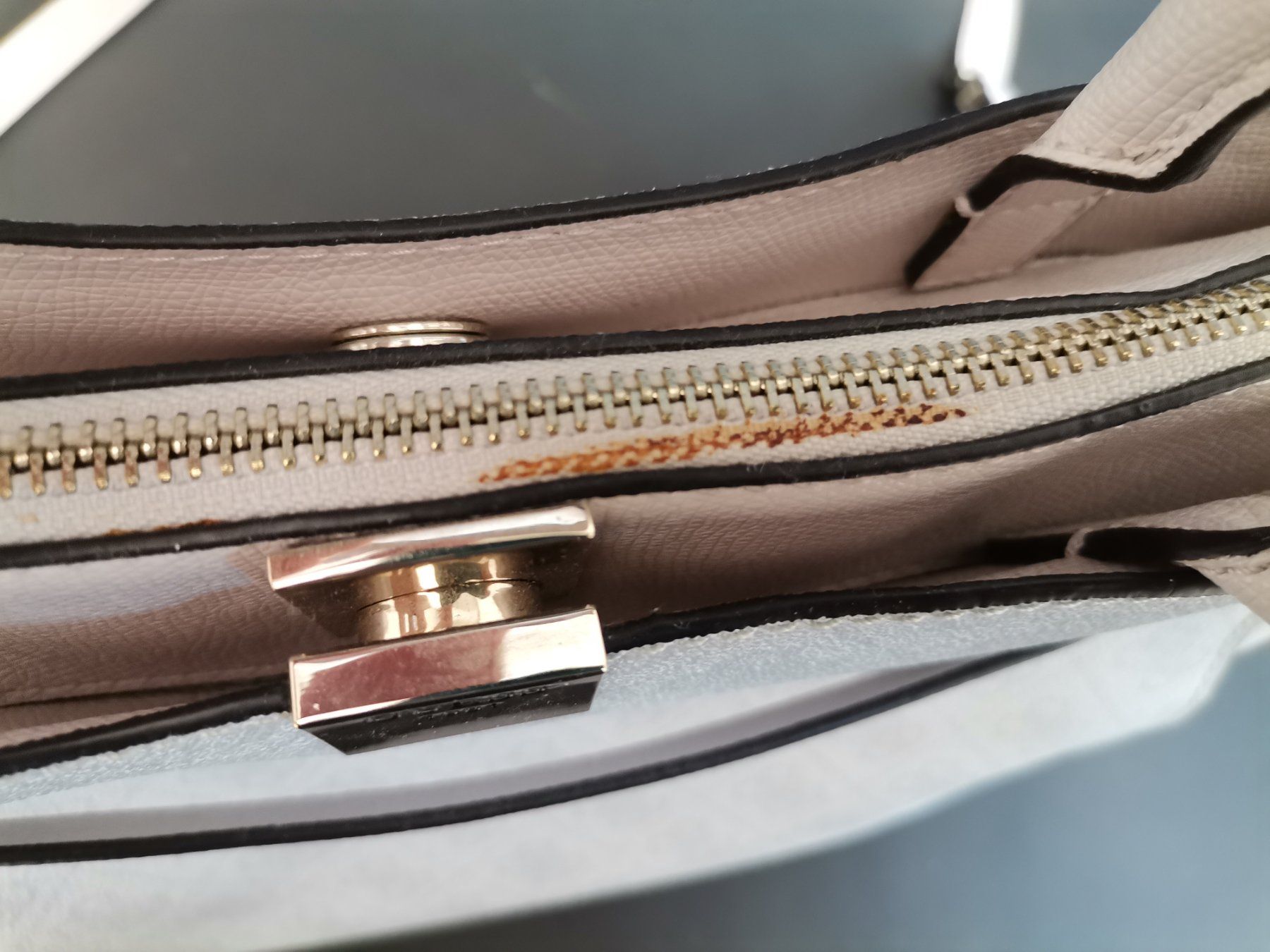 Guess Borse da donna: GUESS Damentasche – Usato da Schaffhausen venduto da Restwert_SH 7