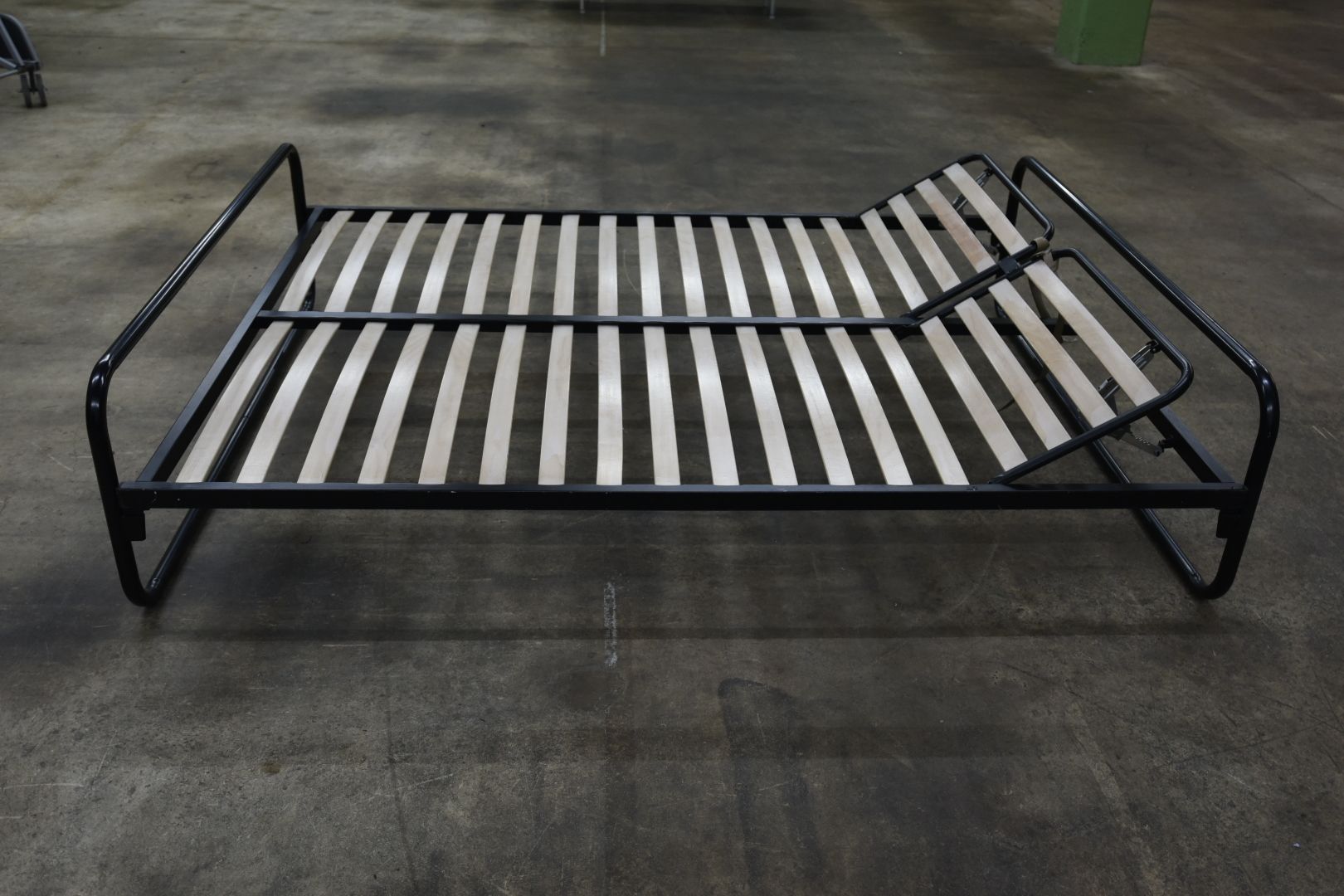 Letti: Designer Bett aus Metall – Usato da Lichtensteig venduto da Usedinstorecom 3