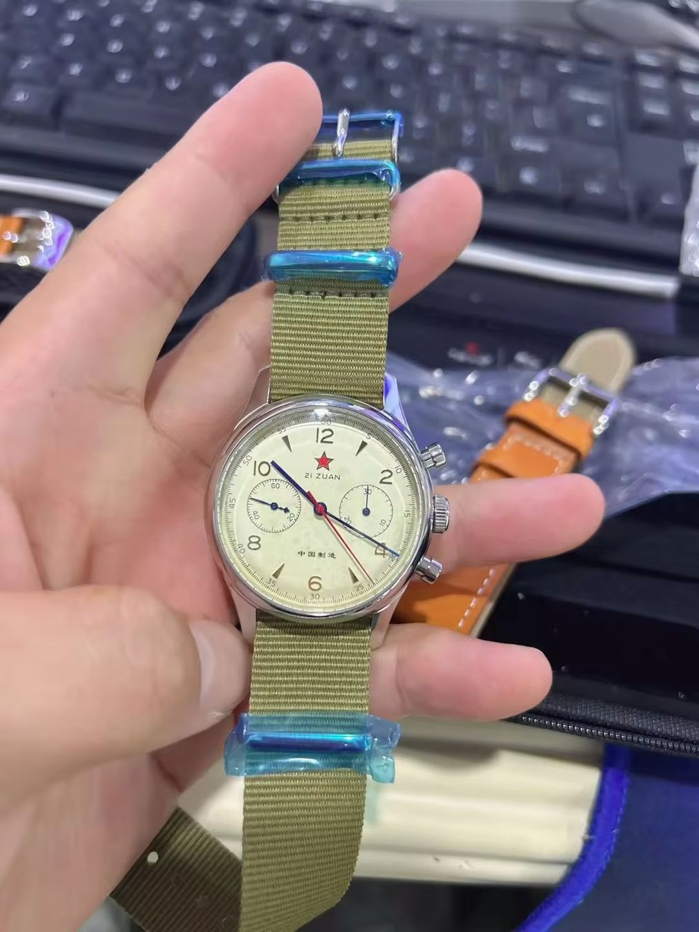 Orologi: Red Star 1963 Chronograph 38mm Saphirglas – Nuovo e nell'imballaggio originale da Suhr venduto da sjay.Cv 5