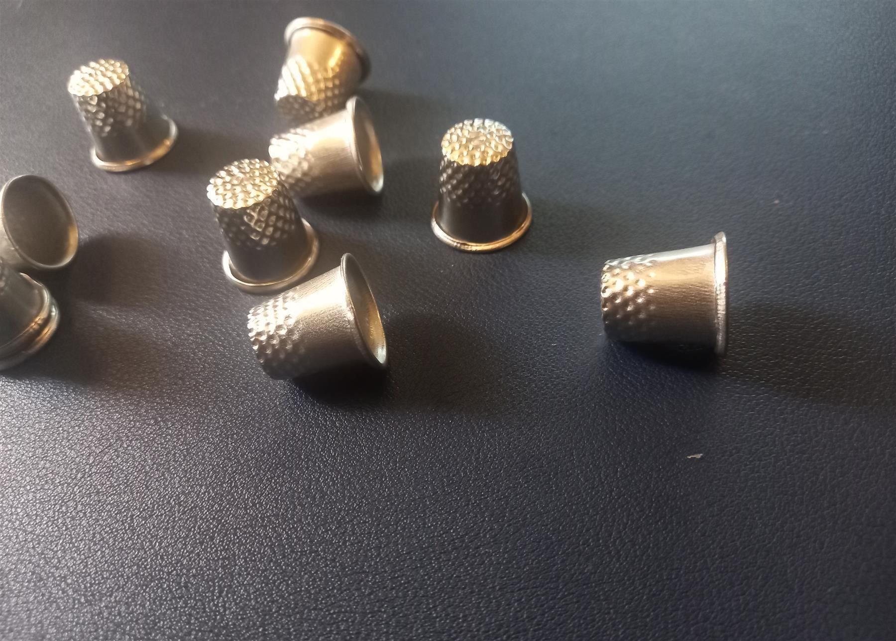 Fingerhüte: 60x Fingerhüte aus Stahl - Dés à coudre en acier – Neu und originalverpackt aus Lausanne von novastoris 3