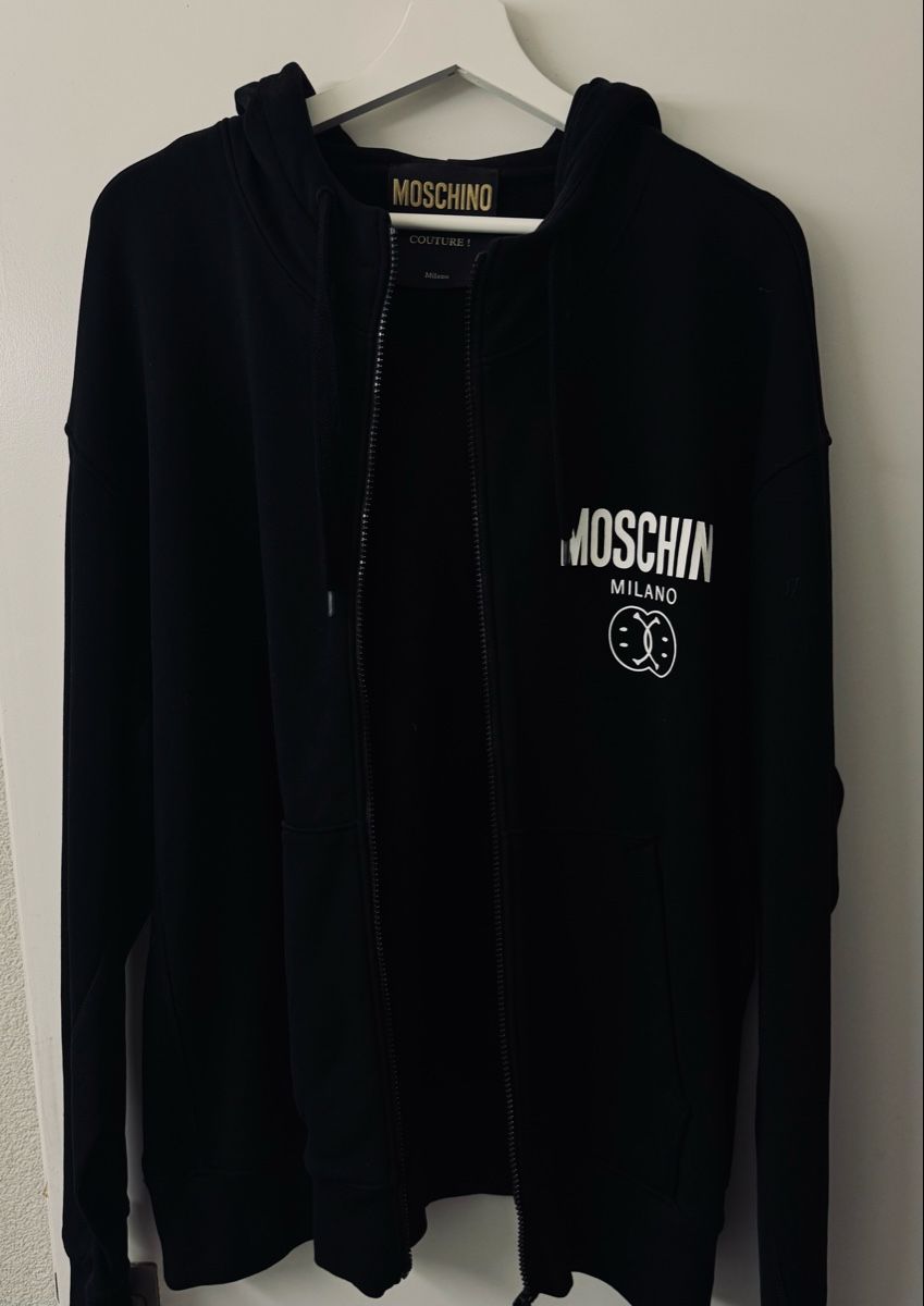 Moschino Giacche: Moschino Sweatjacke (XL) – Nuovo (secondo la descrizione) da UNTERSIGGENTHAL venduto da s_rzb8 1