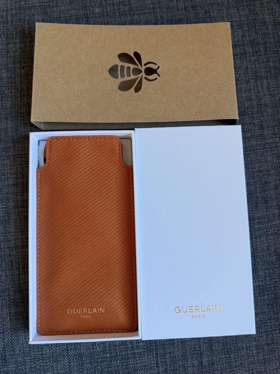 Altro per la cura dei capelli: Guerlain Travel Comb with pouch – Nuovo e nell'imballaggio originale da Luzern venduto da sas_r89l 4