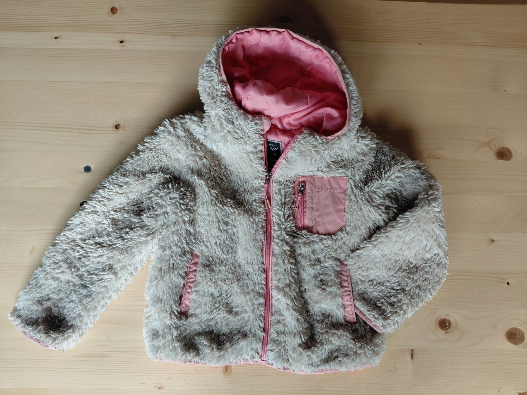 Giacche & Cappotti: Flauschige Jacke mit Kapuze Gr. 122 – Usato da Turgi venduto da aprilhexxe