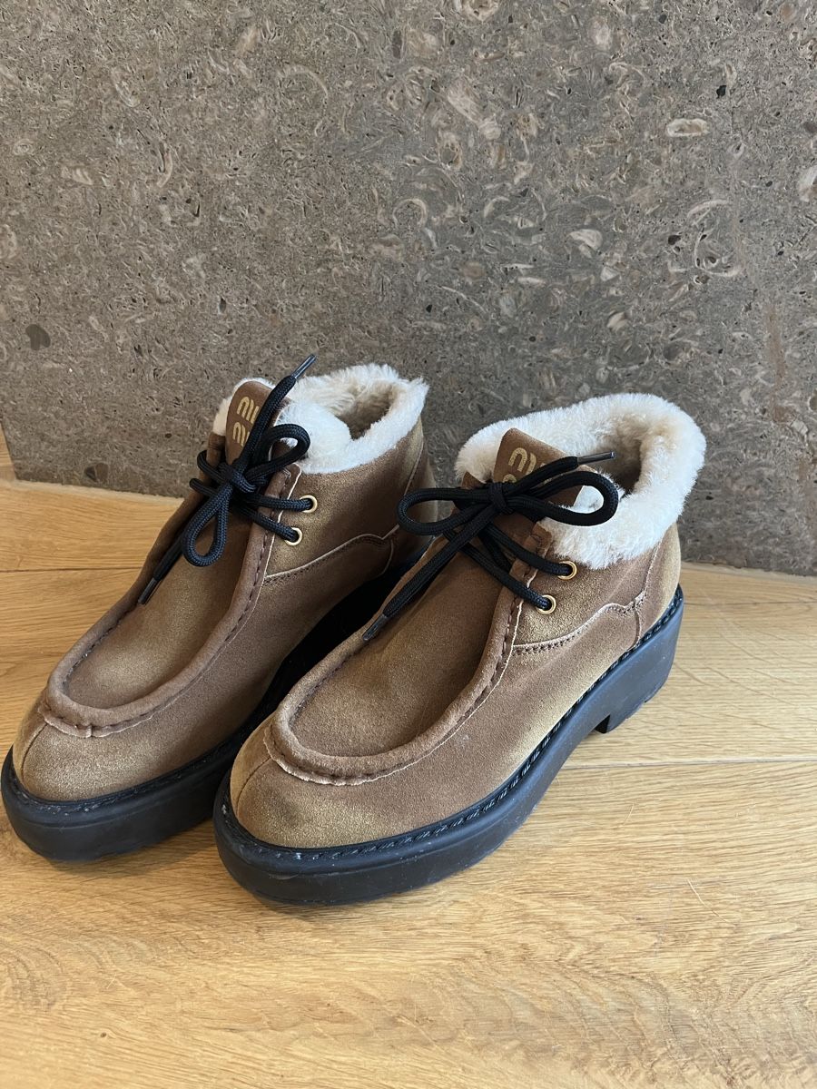 Miu Miu Scarpe da uomo: MIU MIU Winterboots 39.5 – Nuovo e nell'imballaggio originale da Zollikon venduto da ang_9jc5 2