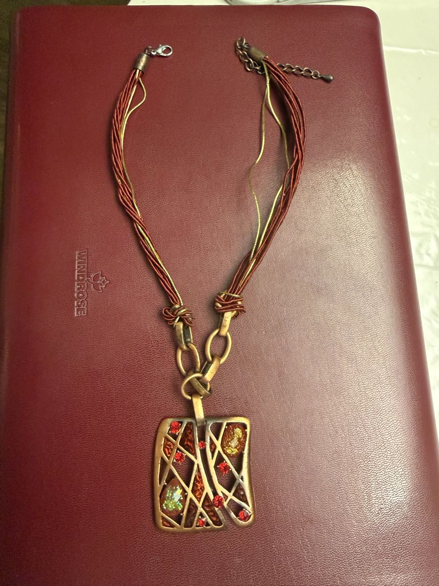 Catenine: Stylish Square Pendant Necklaceo – Nuovo (secondo la descrizione) da Glis venduto da lus_sx55