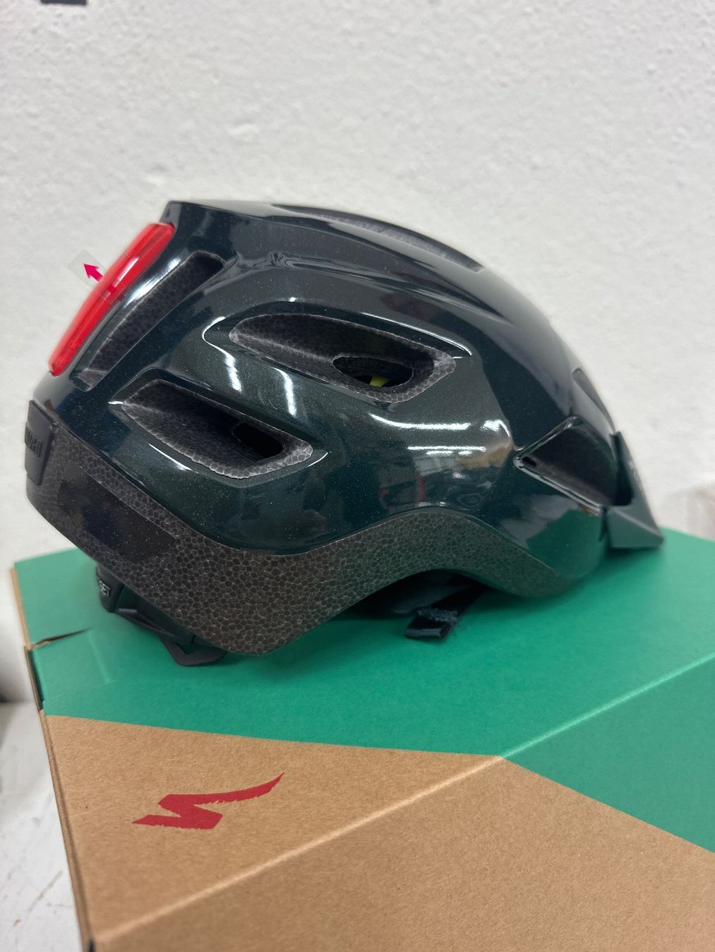 Specialized Caschi: Specialized Kinderhelm Shuffle LED Gr. 50-55cm Neu – Nuovo e nell'imballaggio originale da Zürich venduto da Barspin 1
