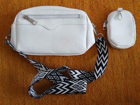Weisse Umhängetasche mit kleinem Täschli, Neuwertig!
