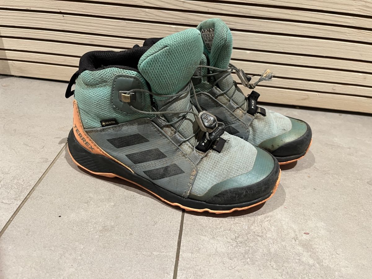 Adidas Schuhe für Jungen: Adidas Terrex Gore-Tex Wanderschuhe 33.5 – Gebraucht aus Inwil von LouHu