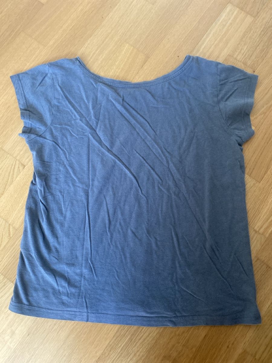 T-shirt: Cooles Shirt mit Totenkopf, Gr. S, Grau – Usato da Birmenstorf AG venduto da Midget0 1