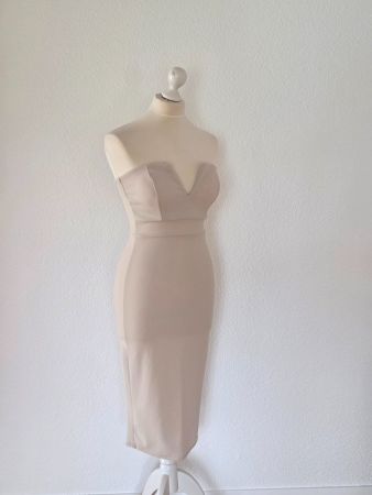 Elegantes trägerloses Kleid Wal G.