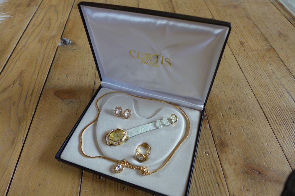 Coffret Cadeau Bijoux Femme - Montre, Collier, Bague, Boucles D'oreilles & Bracelet En Acier