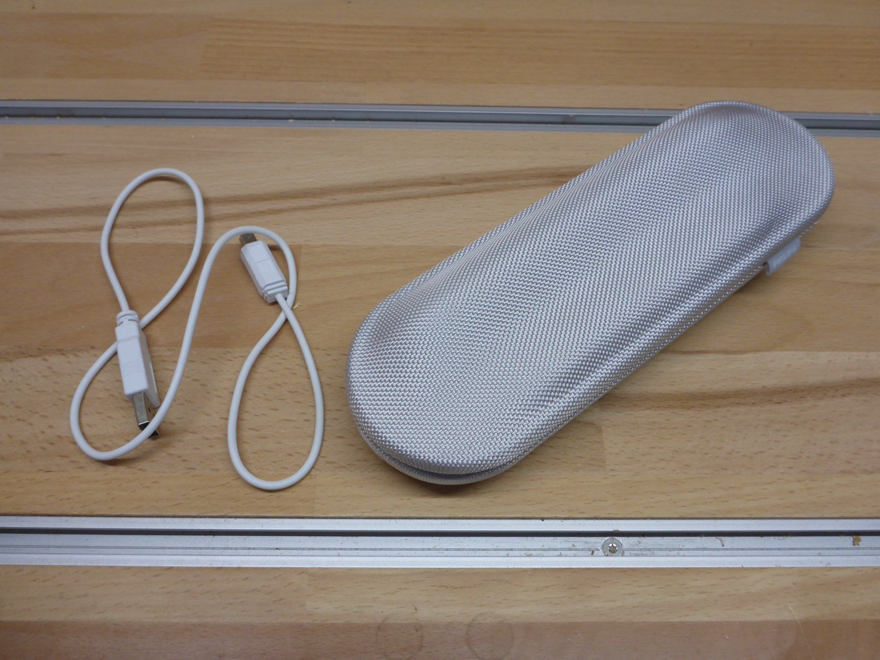 Caricabatterie: Philips SonicCare Reiseetui mit Ladefunktion – Usato da Toffen venduto da Biff2