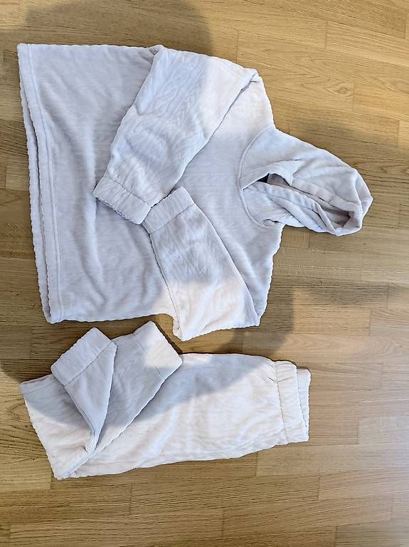 Lotti di vestiti: Damen Trainerset Gr.S – Usato da Langenthal venduto da AliceAmmann