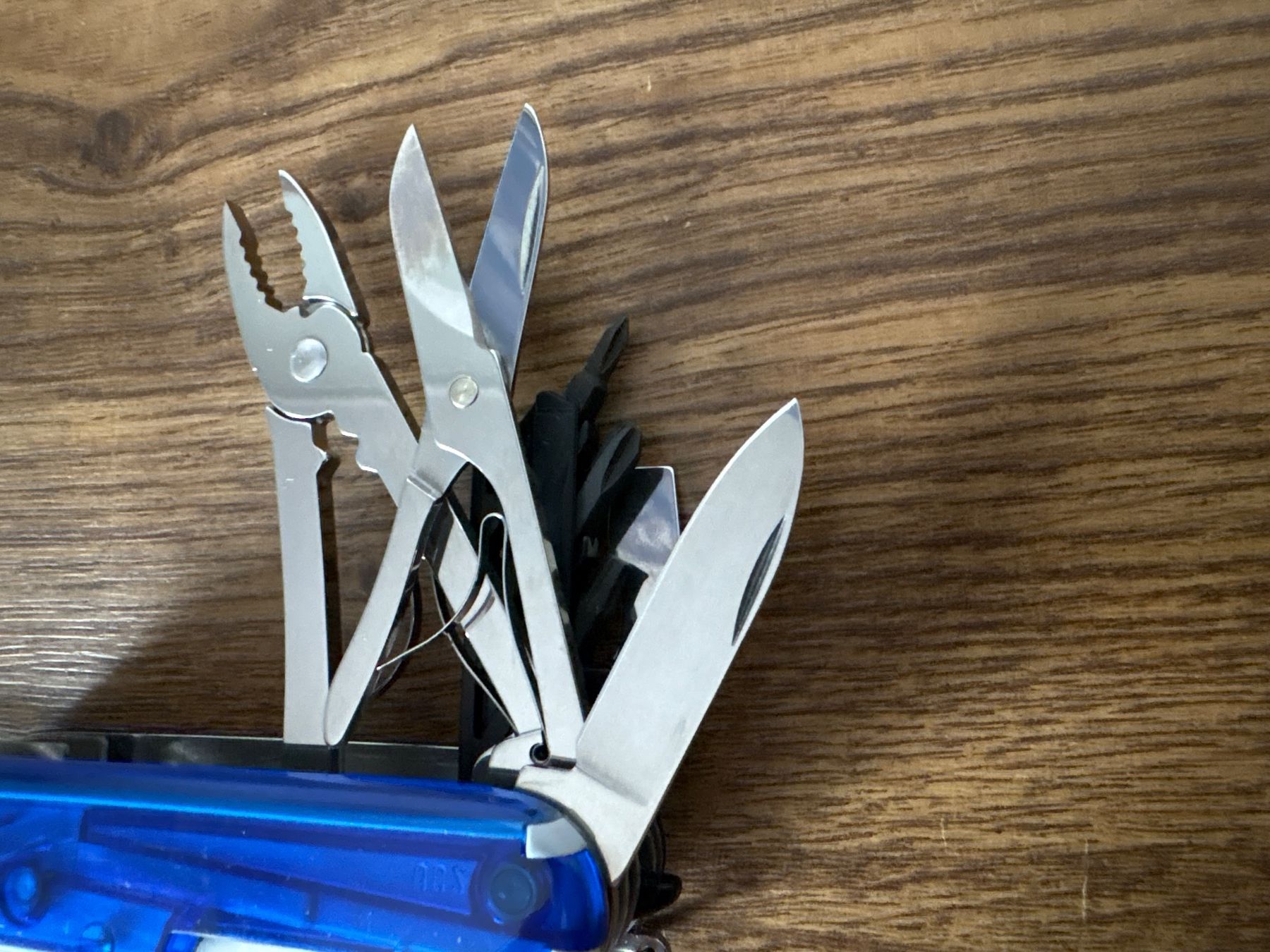 Victorinox Coltelli tascabile: VICTORINOX - Cyber Tool M blue trans - Sackmesser – Usato da Andwil SG venduto da Rainboli 6