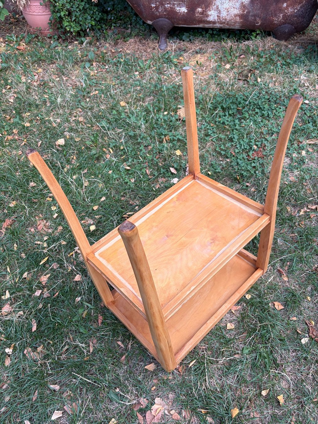 Tische: Table d'appoint en bois clair – Gebraucht aus Correvon von HelloBello71 3