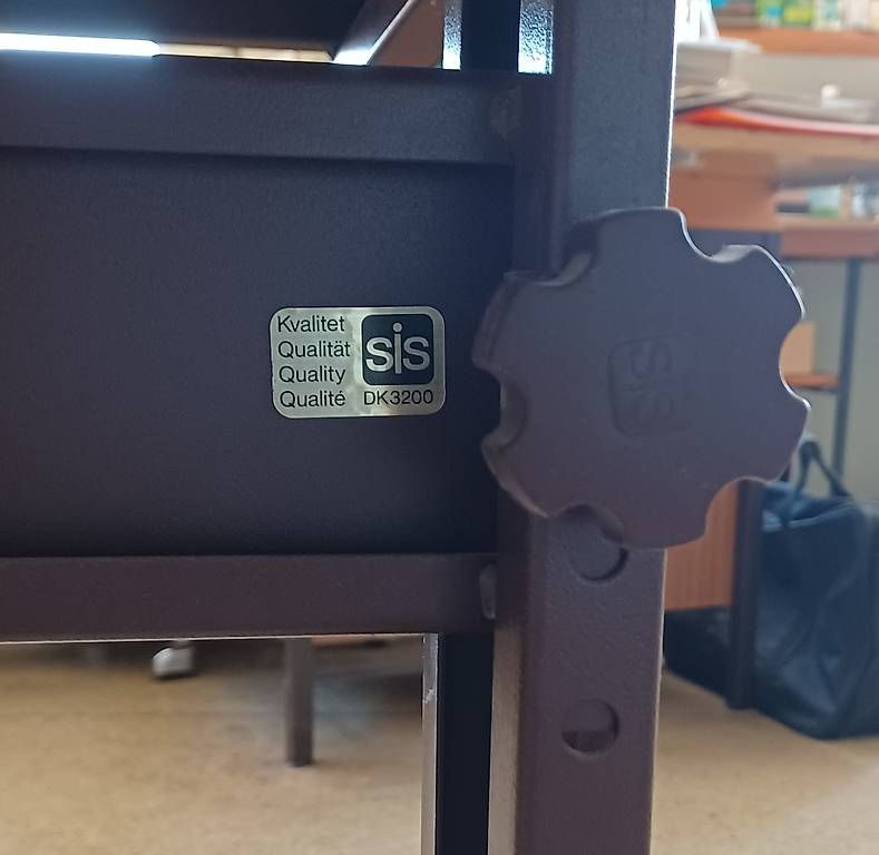 Tavoli: Table sur roulette réglable en hauteur – Usato da Bretigny-Morrens venduto da LaureLM 2