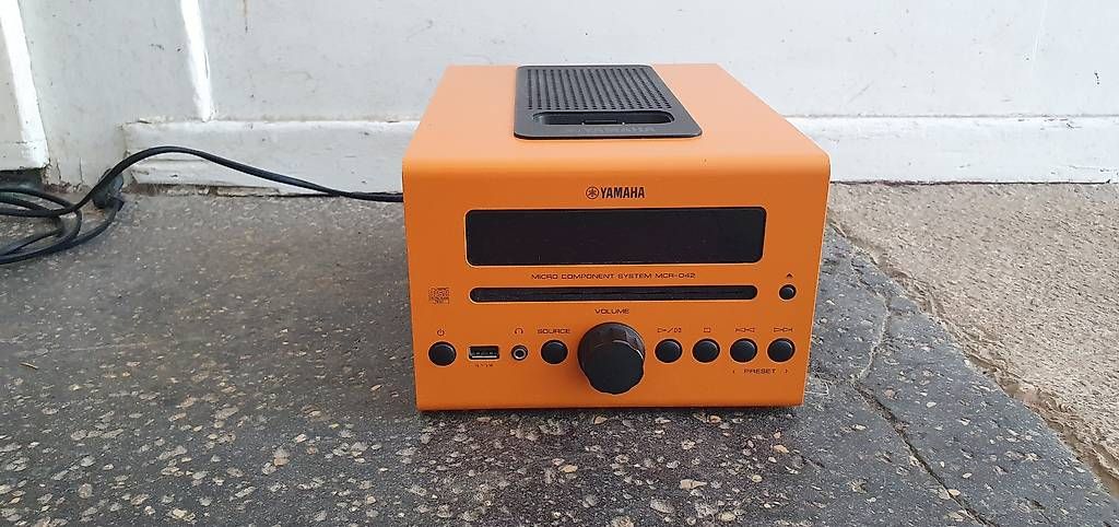 Yamaha Amplificatori: Yamaha MCR-042 Micro Component System – Usato da St. Imier venduto da Lautar_Vega