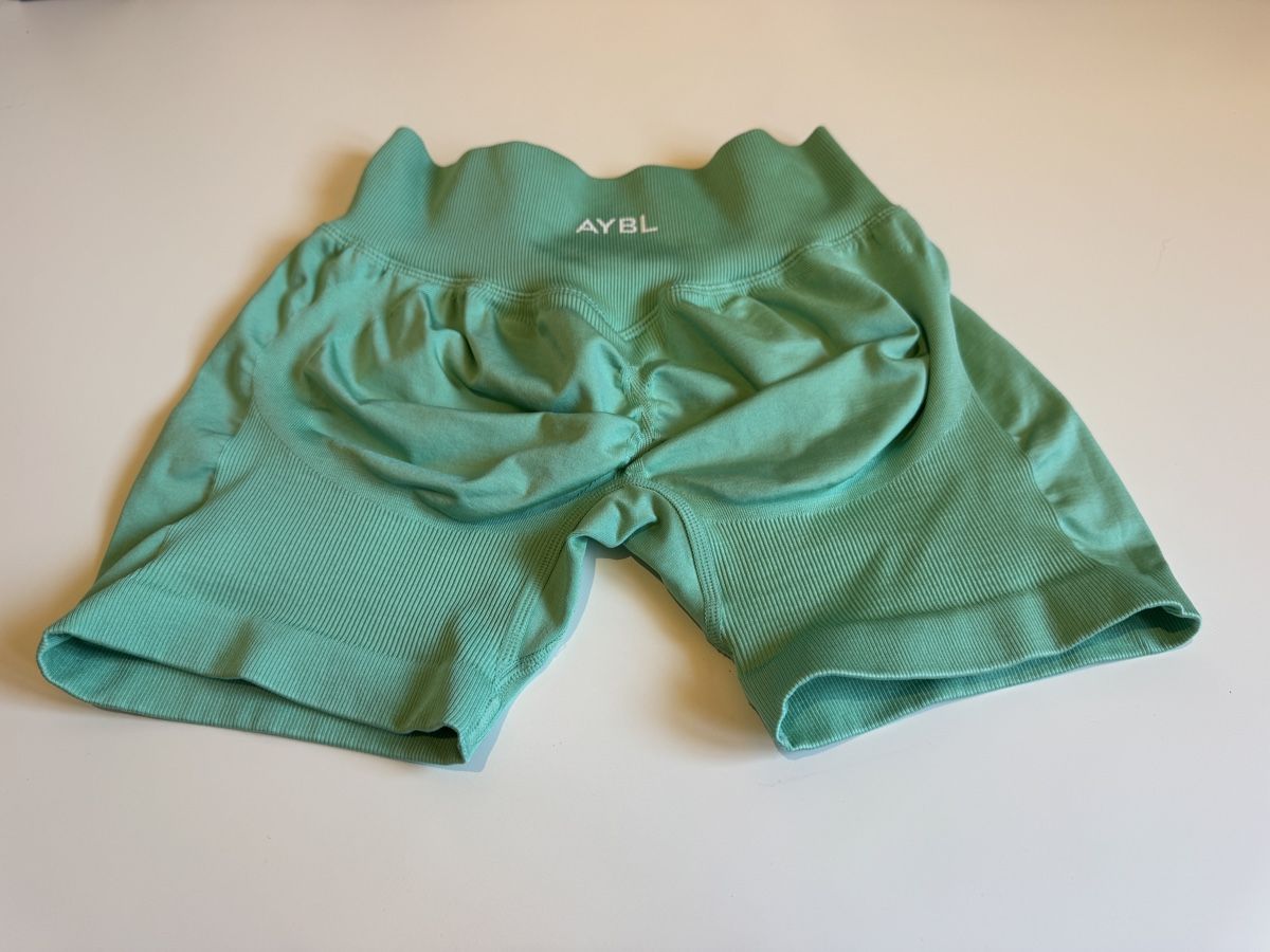 Aybl Leggings: AYBL Adapt Seamless Shorts 4.5’’ taille S – Nuovo (secondo la descrizione) da Athenaz (Avusy) venduto da mae_z5lc 1