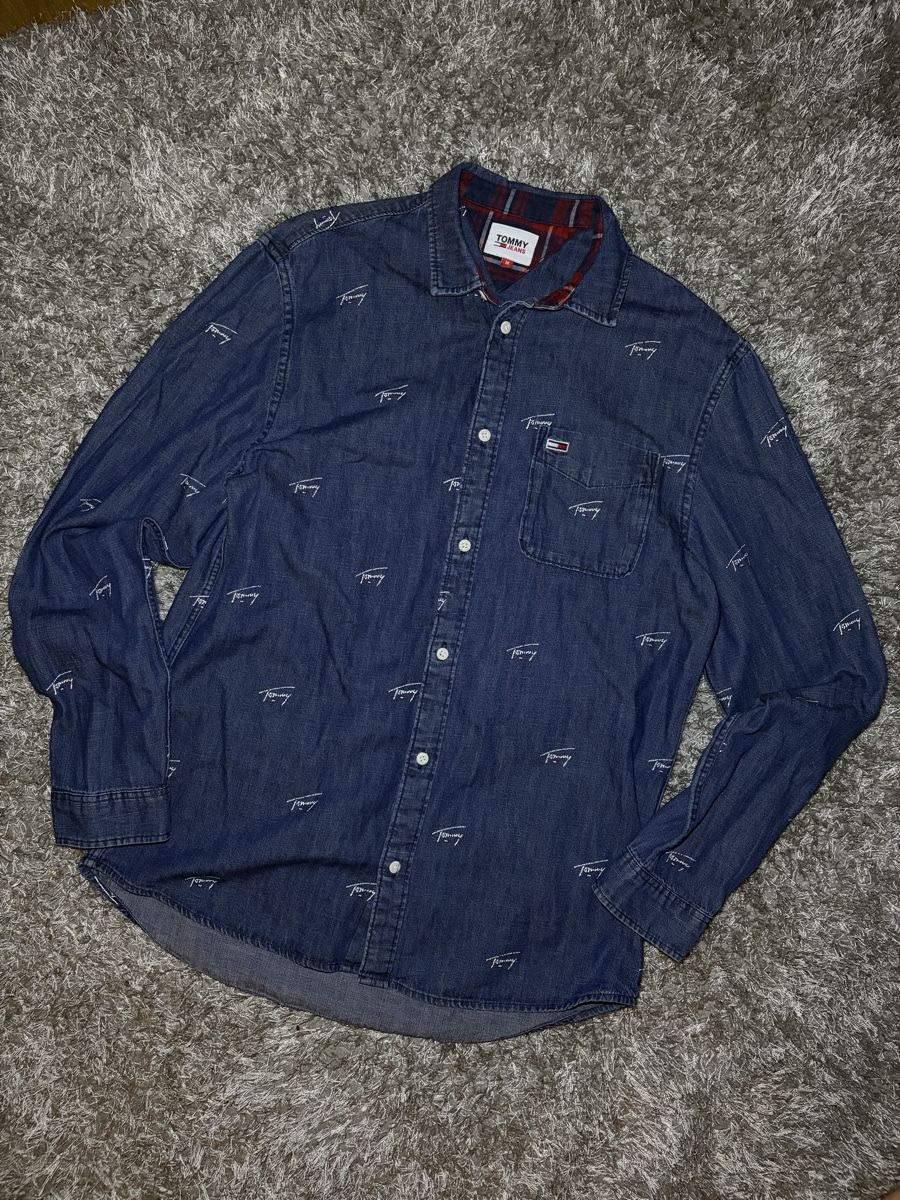 Tommy Hilfiger Chemises: Tommy Jeans Men's Denim Shirt  – D'occasion à Brislach par edu_t6pq