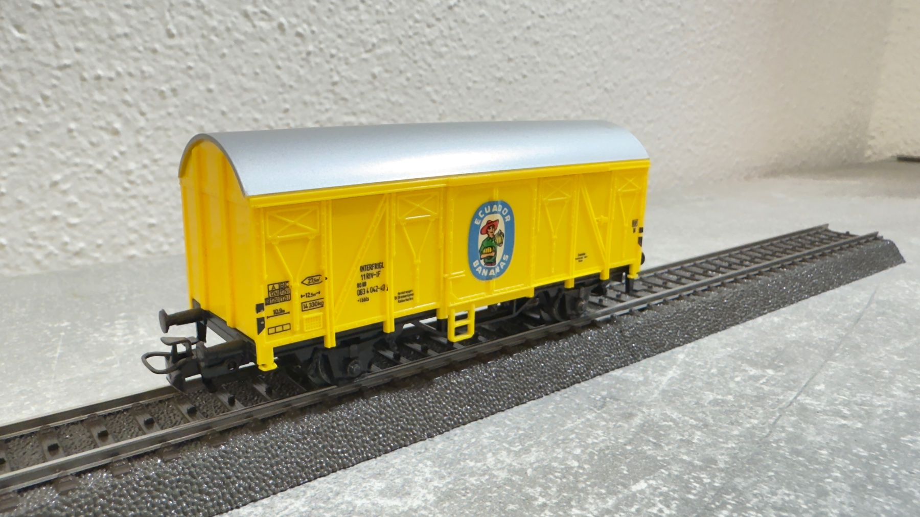 Märklin Modellini di ferrovie: Märklin Güterwagen "Ecuador Bananas" H0 / AC – Usato da Windlach venduto da Kelebra 3