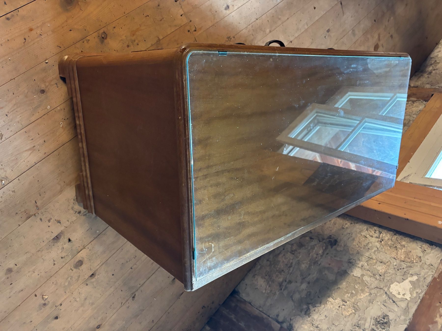 Cassettiere: Buffet Schrank, Holz, Vintage, mit Glasplatte – Usato da Neuenegg venduto da Carhunt9 1
