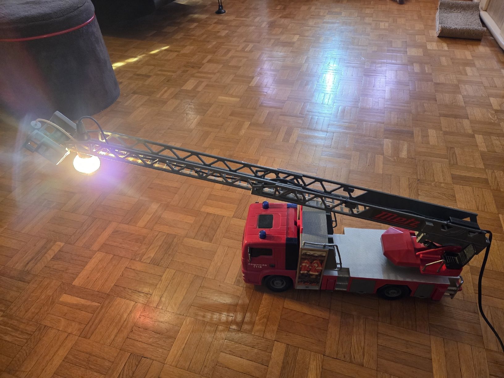 Giocattoli: Camion de Pompier servant de luminaire – Usato da la Chaux-de-Fonds venduto da Firenze6 7