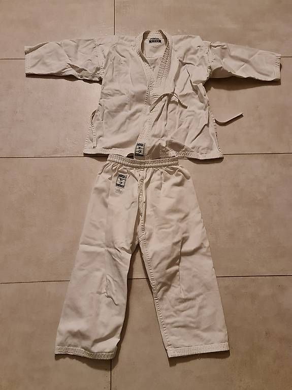 Kimonos: Karate gi Gr. 130 – D'occasion à Böckten par passion10 1