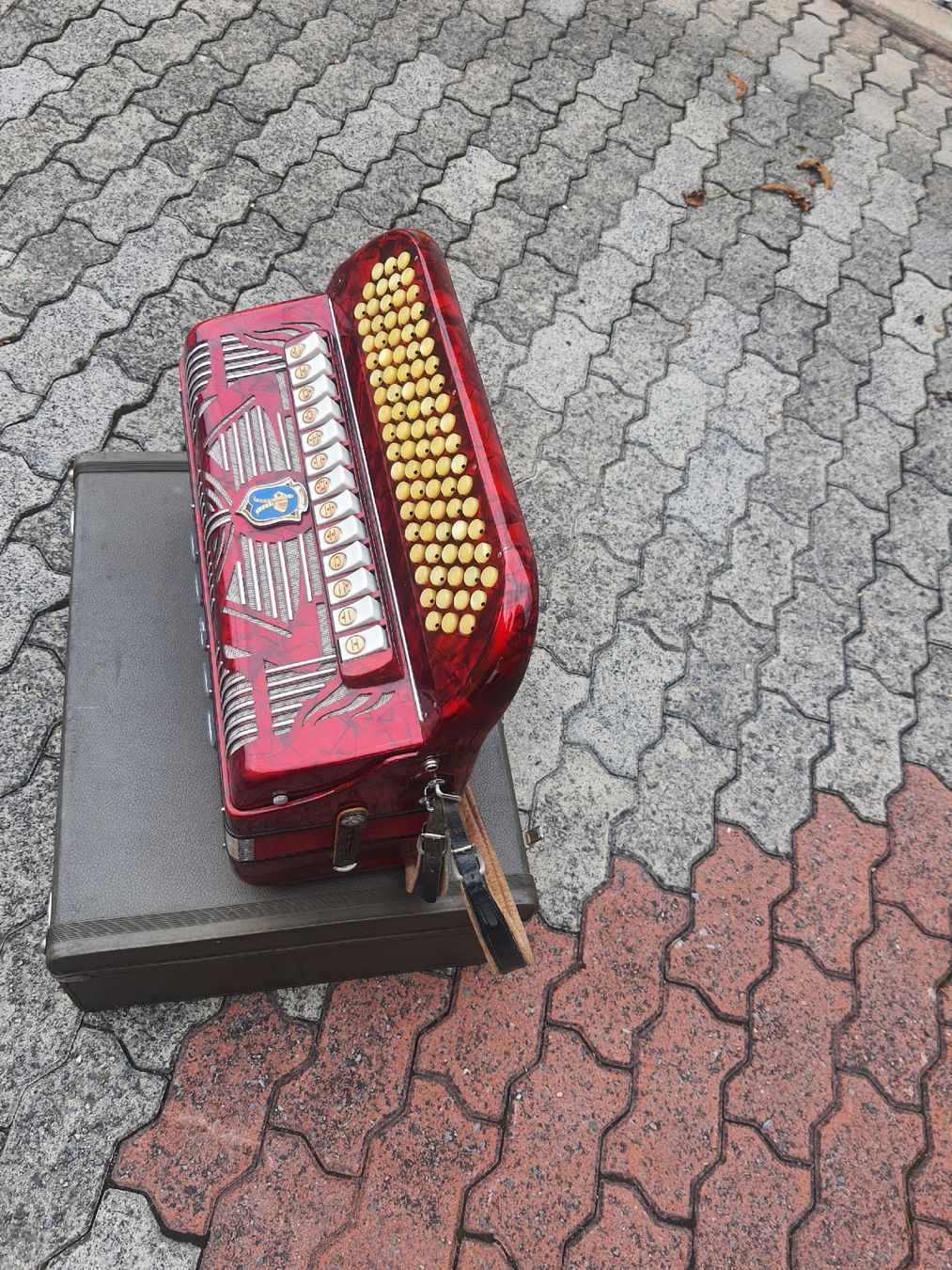 Strumenti musicali: accordéon chromatique 4 voix  – Usato da Pont-de-la-Morge venduto da Mirabelle0 4