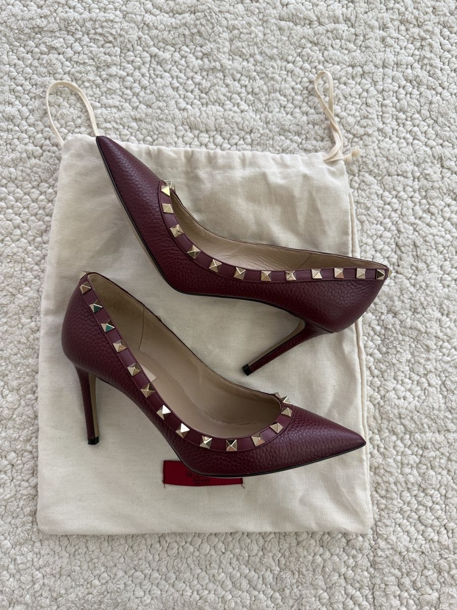 Valentino Scarpe da donna: Valentino Rockstud Heels Bordeaux Leather Size 37.5 EU – Usato da Luzern venduto da prelovedfashion_99 1