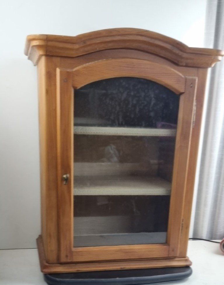 Vetrine: Wandschrank Vitrine Nussbaum braun – Usato da Flums venduto da Flumsantik 1