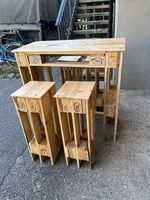 Bar en palettes et tabourets 