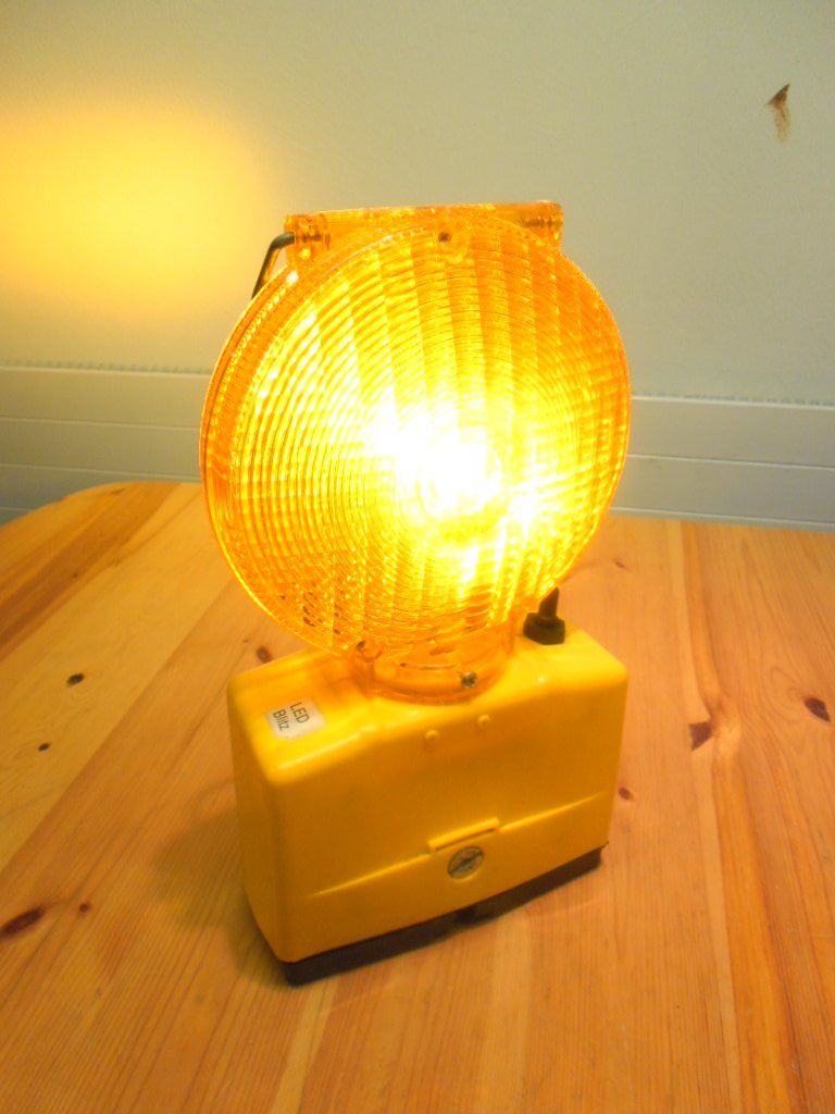 Lampade: Nissenblinker / Blitzlampe - LED – Usato da Büren SO venduto da omsa 3