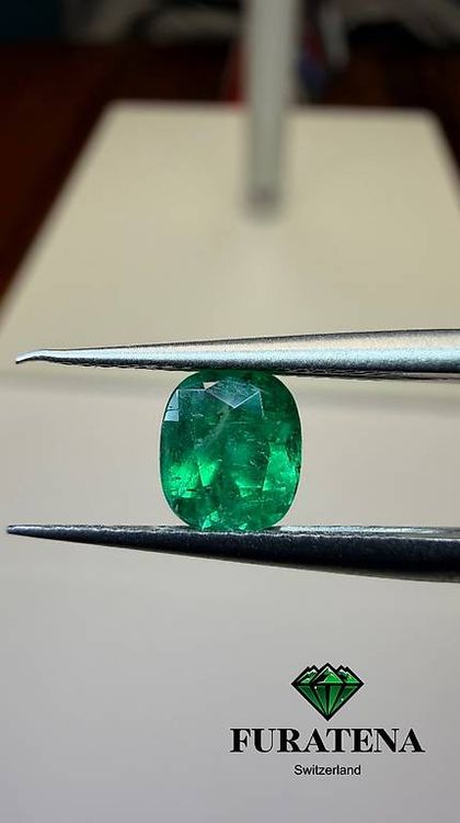 Émeraude Naturelle De Colombie 8,97 Carats, Taille Coussin, Avec Certificat GGL