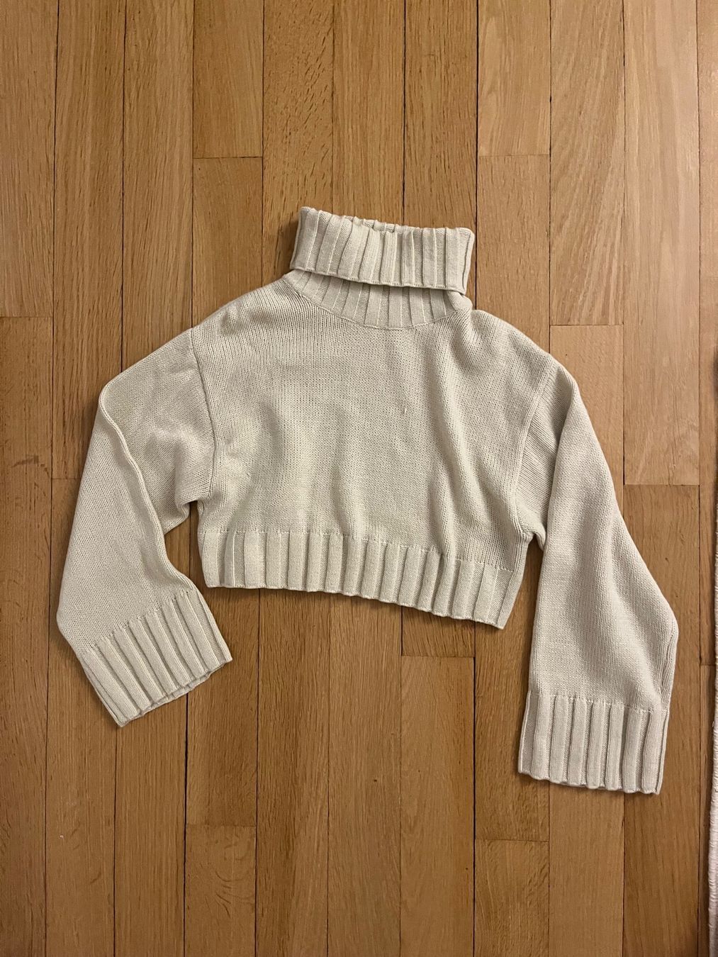 H&M Pullover & Sweatshirts: Pullover gestrickt Rollkragen cropped beige – Gebraucht aus Rüti ZH von sar_9gnw