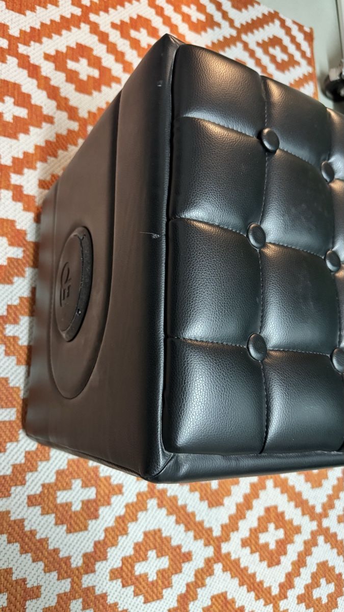 Hocker: Sitzhocker schwarz Lederoptik mit Bluetooth Lautsprecher – Gebraucht aus Untersiggenthal von Jaymoni 2