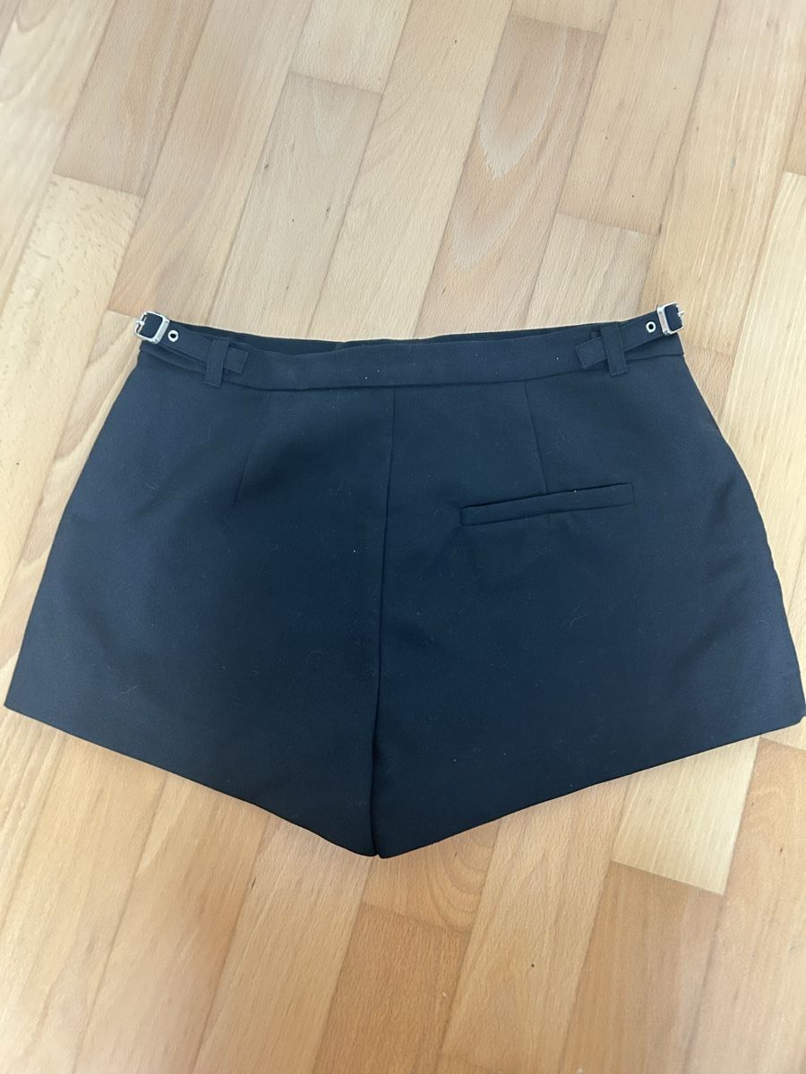 Pull&Bear Pantaloni: Schwarze Shorts mit Gürtel – Nuovo (secondo la descrizione) da Aesch BL venduto da noe_xz5r 1