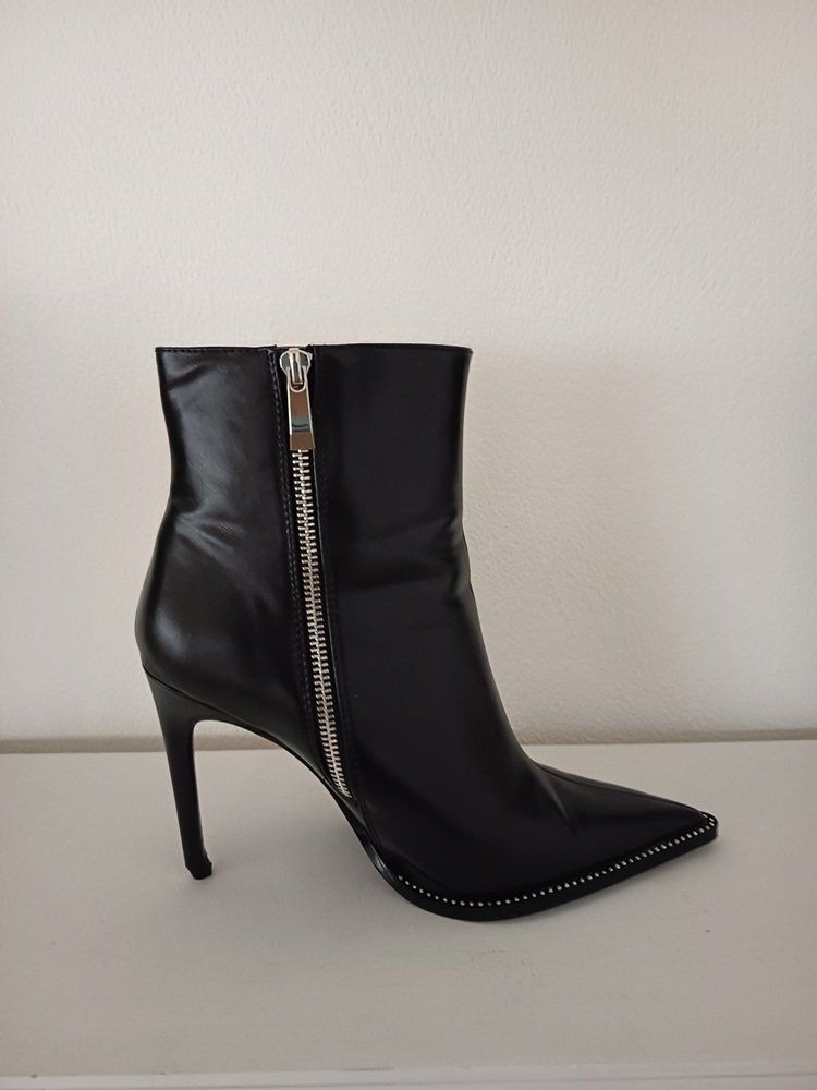 Zara Scarpe da donna: Stiefelette schwarz – Usato da Einsiedeln venduto da Nahan