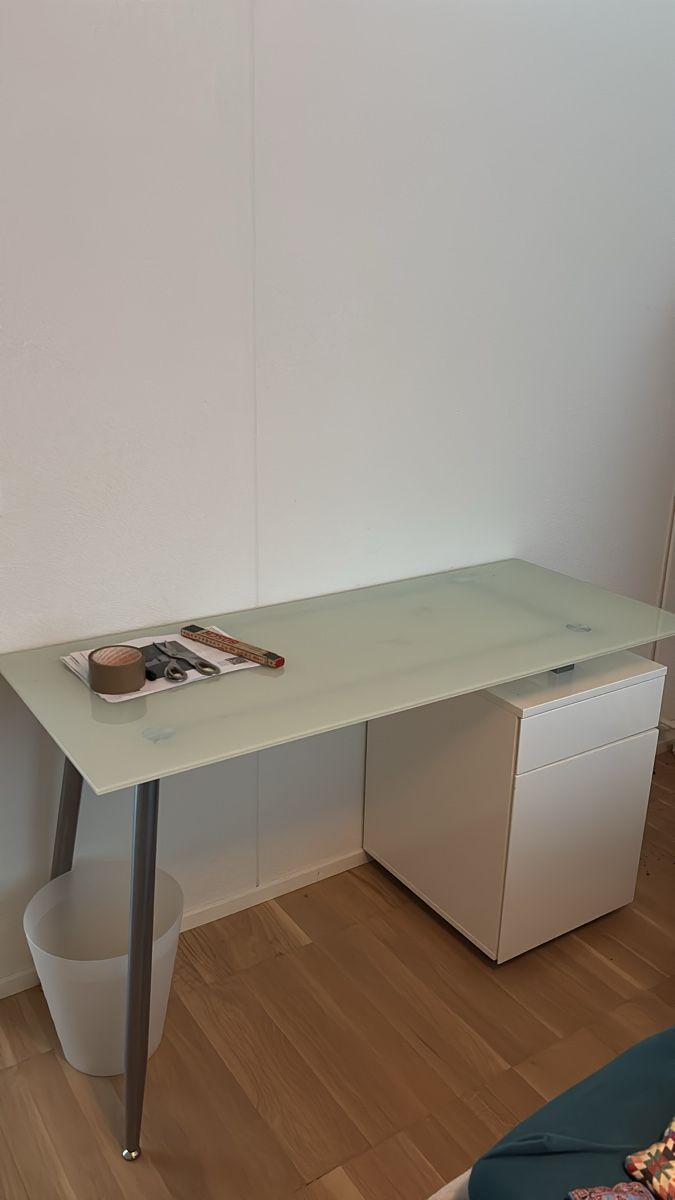 Scrivanie: Moderner Bürotisch mit Korpus und Schublade – Usato da Feldbrunnen venduto da mec12