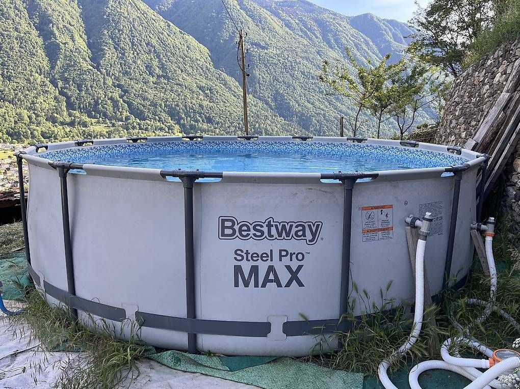 Piscine: Piscina Bestway 4.9x1.30m – Usato da Roveredo GR venduto da davidevosti