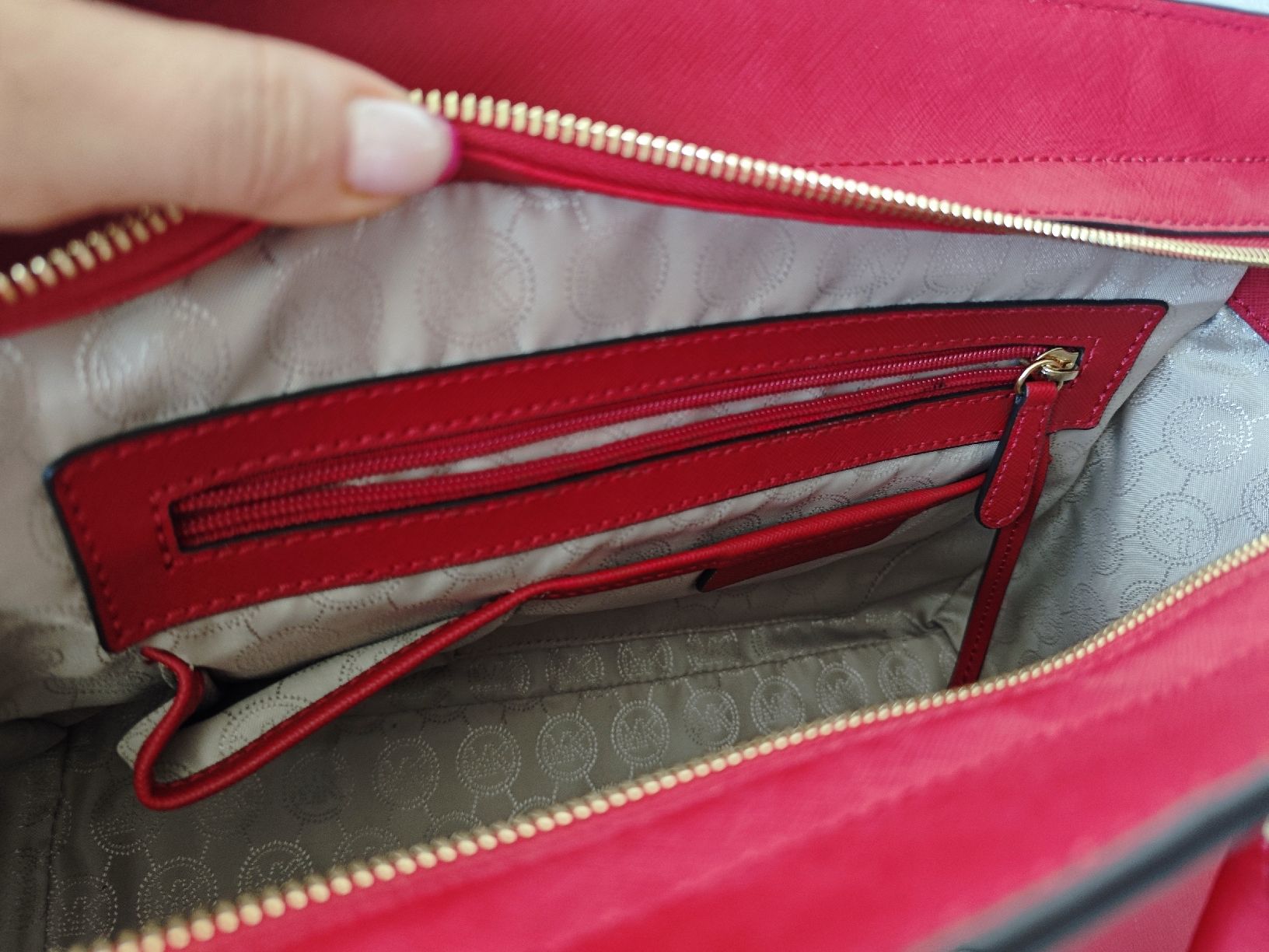 Michael Kors Borse da donna: Michael Kors Shoulder Bag Red 🍒 – Usato da Zürich venduto da alu_dzr7 9